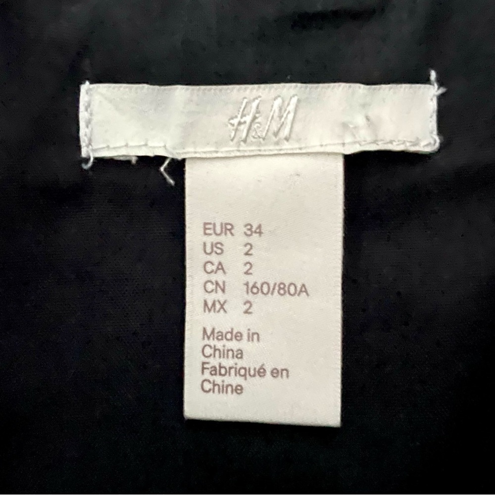 H&M Peplum Blouse  Black Ruffled V-Neck - Women's Size 2 - Picture 9 of 9